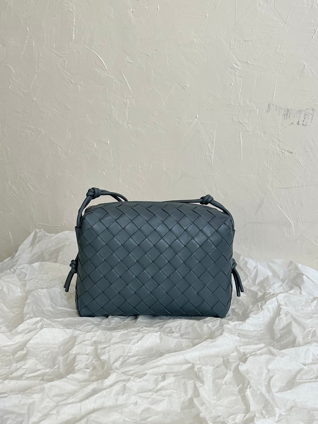 BV LOOP SMALL 23CM GREY CALFSKIN