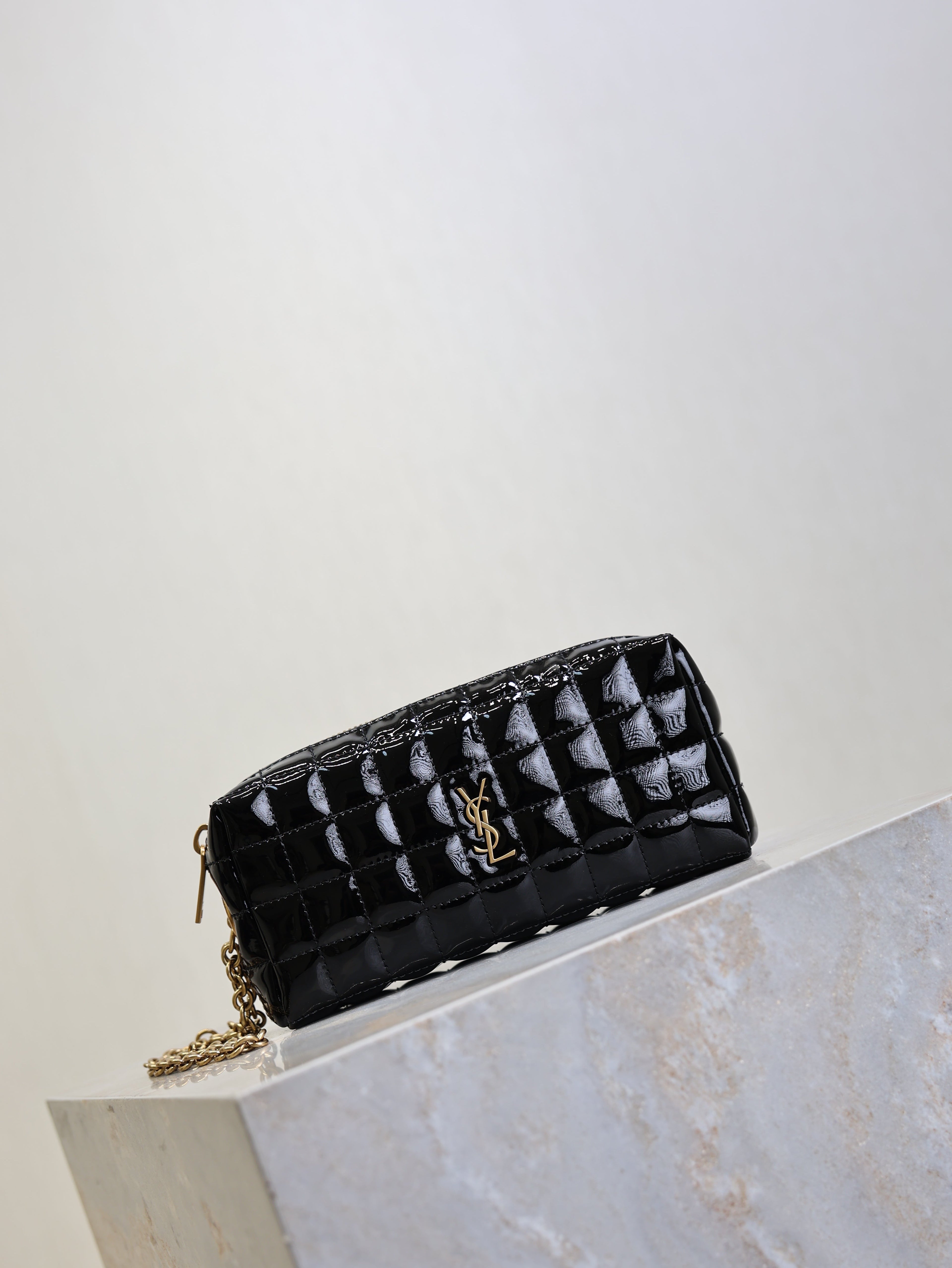 YSL 25S CASSANDRE MATELASSÉ CARRÉ POUCH ON CHAIN 18 IN BLACK SHINY CALFSKIN