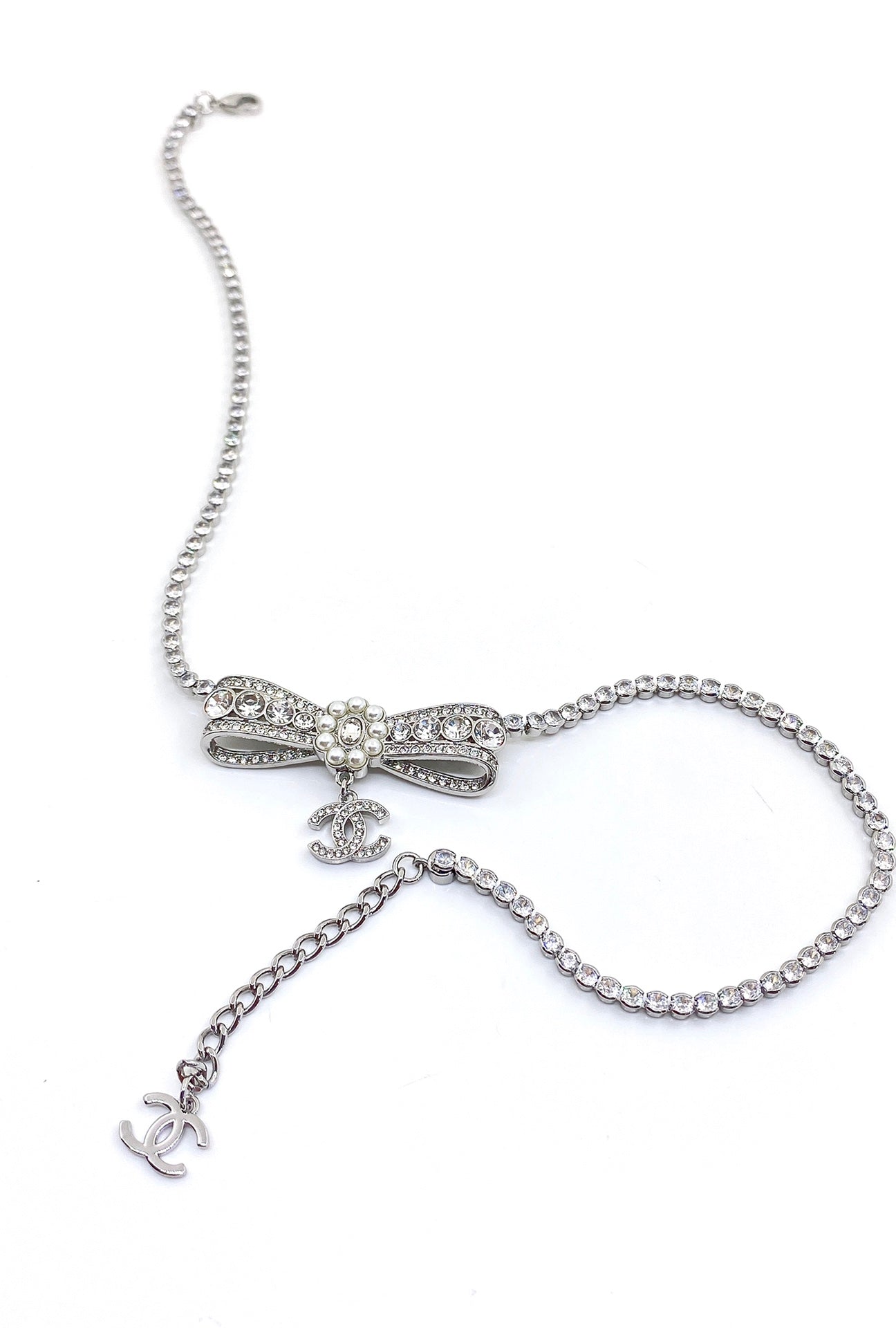 18K  Chanel Diamonds Bow Tie Necklace