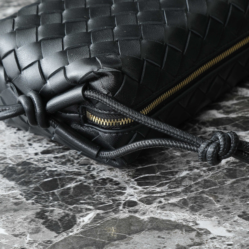 BV MINI LOOP 17CM BLACK CALFSKIN