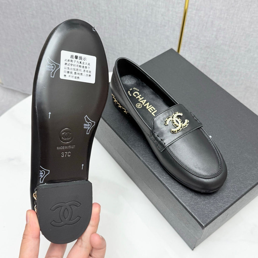 CHANEL LOAFER 25S IN BLACK LAMBSKIN WITH GOLD HARDWARE