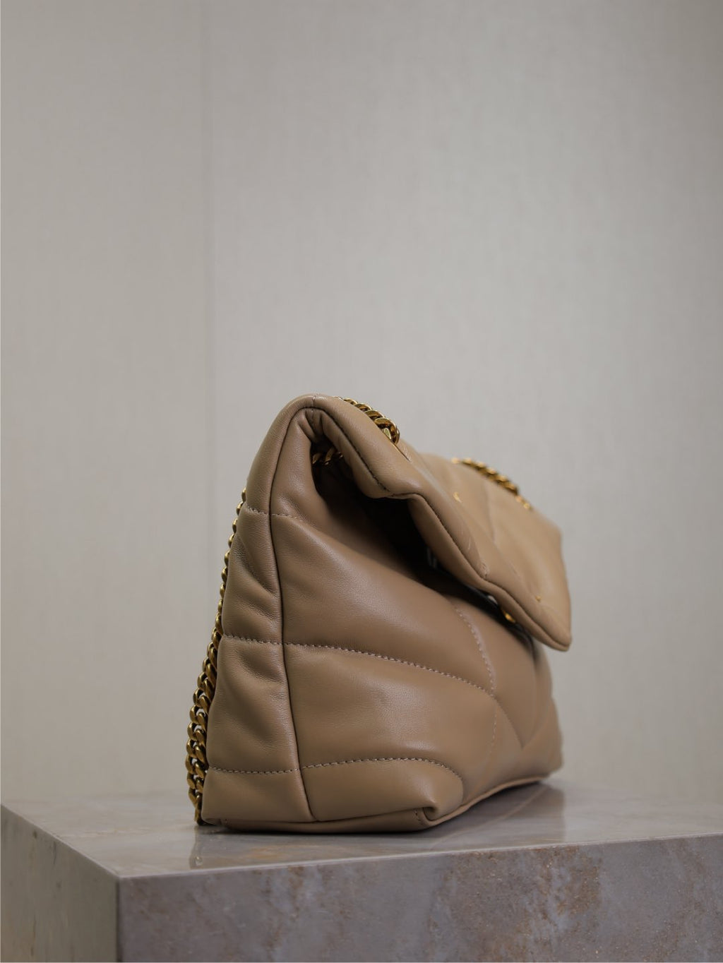 YSL 25S LOULOU PUFFER MM 29 IN BROWN CALFSKIN GOLD HARDWRE
