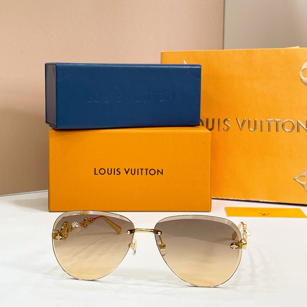 Louis Vuitton Z3318U Sunglasses - 64-14-145